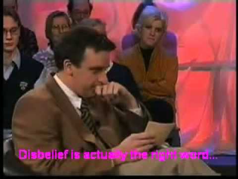 In de Gloria (In the Glory) - "Boemerang" - Erik Hartman laughs at his guests. English sub!