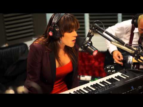 Beth Hart - Led Zeppelin Cover - Session Acoustique OÜI FM