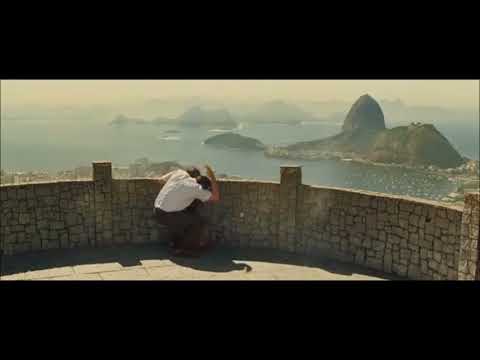 OSS 117 Rio ne répond plus - Coup de feu : le bras comme bouclier ?