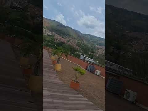 vista desde la U. #belloantioquia #uniminuto #puravida #apreciación #cielo #montaña #voralshort