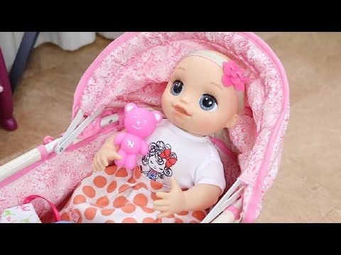 BABY ALIVE LAURINHA NO CARRINHO FOFO DE BONECAS