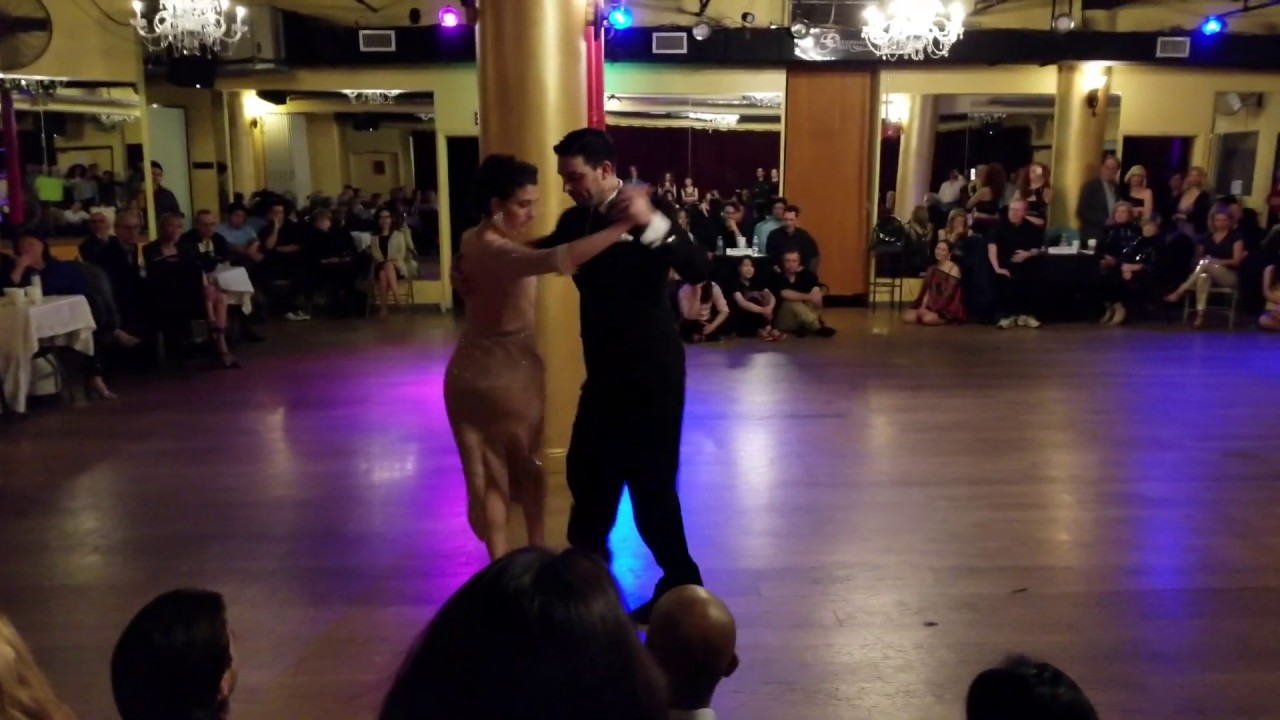 Video thumbnail for Argentine tango: Florencia Borgnia & Marcos Pereira - Con Tus Besos (lyrics)