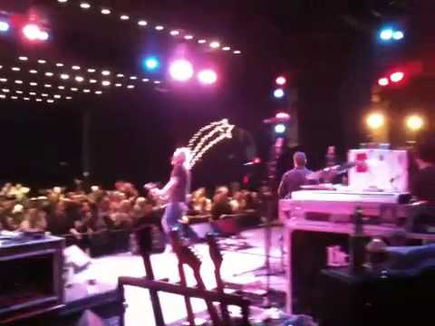 Lit "Highway To Hell"