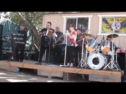 Puno de Tierra / Grupo Fuerza