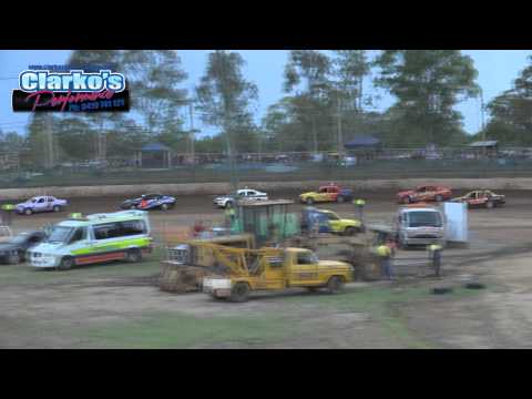 Production Sedans - Heat 14 - Murdoch 1000 - Maryborough Speedway - 28.12.14