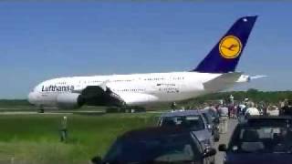 preview picture of video 'Lufthansa A380 Hannover Langenhagen HAJ 03.06.2010 zum Start'