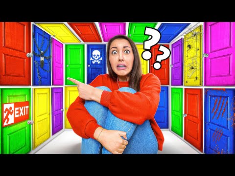 100 PORTE MISTERIOSE MA SOLO UNA GIUSTA PER SCAPPARE! *non scegliere la porta sbagliata*