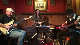 Abril Saurí on the blue ride - You upset me baby (Gary Moore)