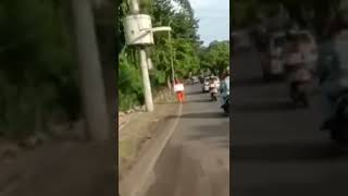 Download lagu Pak Jejen jalan kaki menuju Balaikota mencari keadilan setelah diberhentikan sebagai anggota PPSU mp3