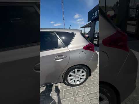 фото toyota auris ii 0