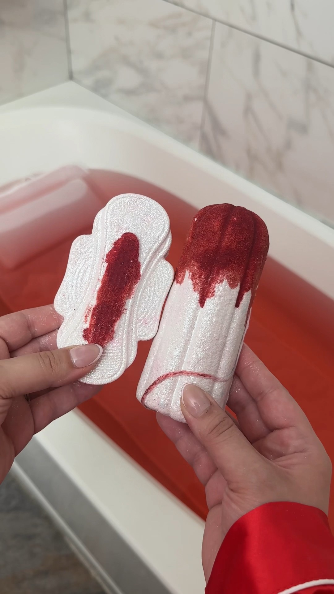 Saatnya me-time dengan suasana cozy di bathtub! 🛁✨ Siapkan lilin dan musik favoritmu, biarkan semua penat menghilang.