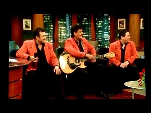 Cantando altísimo Tony el de conjunto primavera