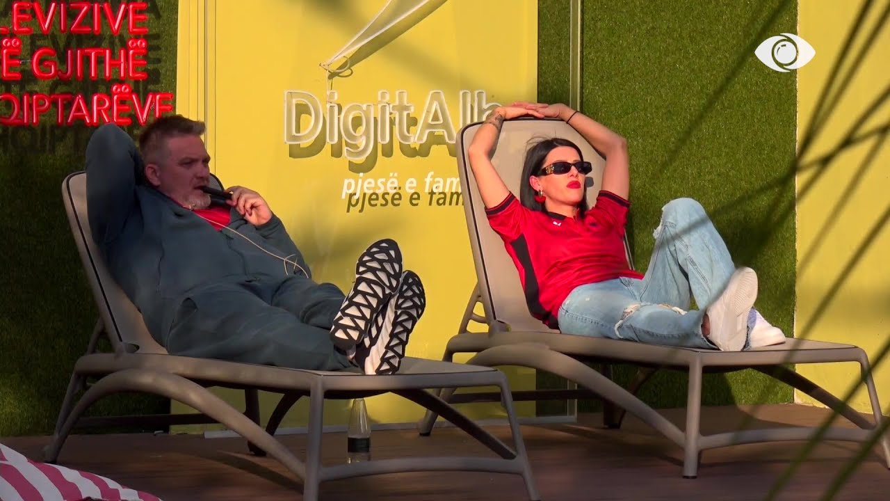 Profesori me nxënësit.../ Juli bisedon me vajzat për Jetmirin