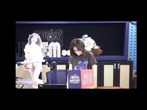 Wendy (Red Velvet) reaction to WJSN Stronger
