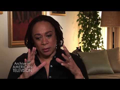 S Epatha Merkerson discusses researching for her role on "Law & Order" - EMMYTVLEGENDS.ORG