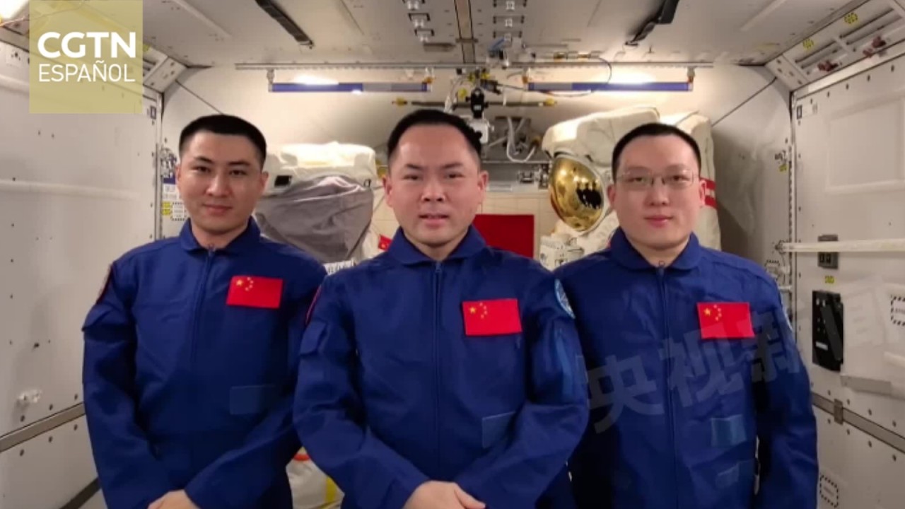 La tripulación de la Shenzhou-21 envía saludos desde la Estación Espacial de China