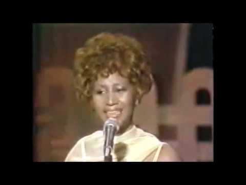 Aretha Franklin - "Ain't Nuthin Like the Real Thing" - LIVE