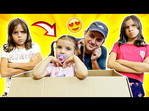 Jessica em uma História engraçada de uma nova irmã Bebê encontrada na caixa - ft @JulinhaeManu