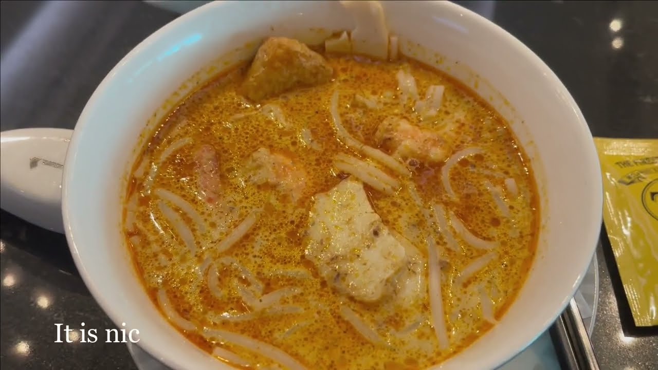 Singapore Airlines SilverKris Business Class Lounge thumbnail