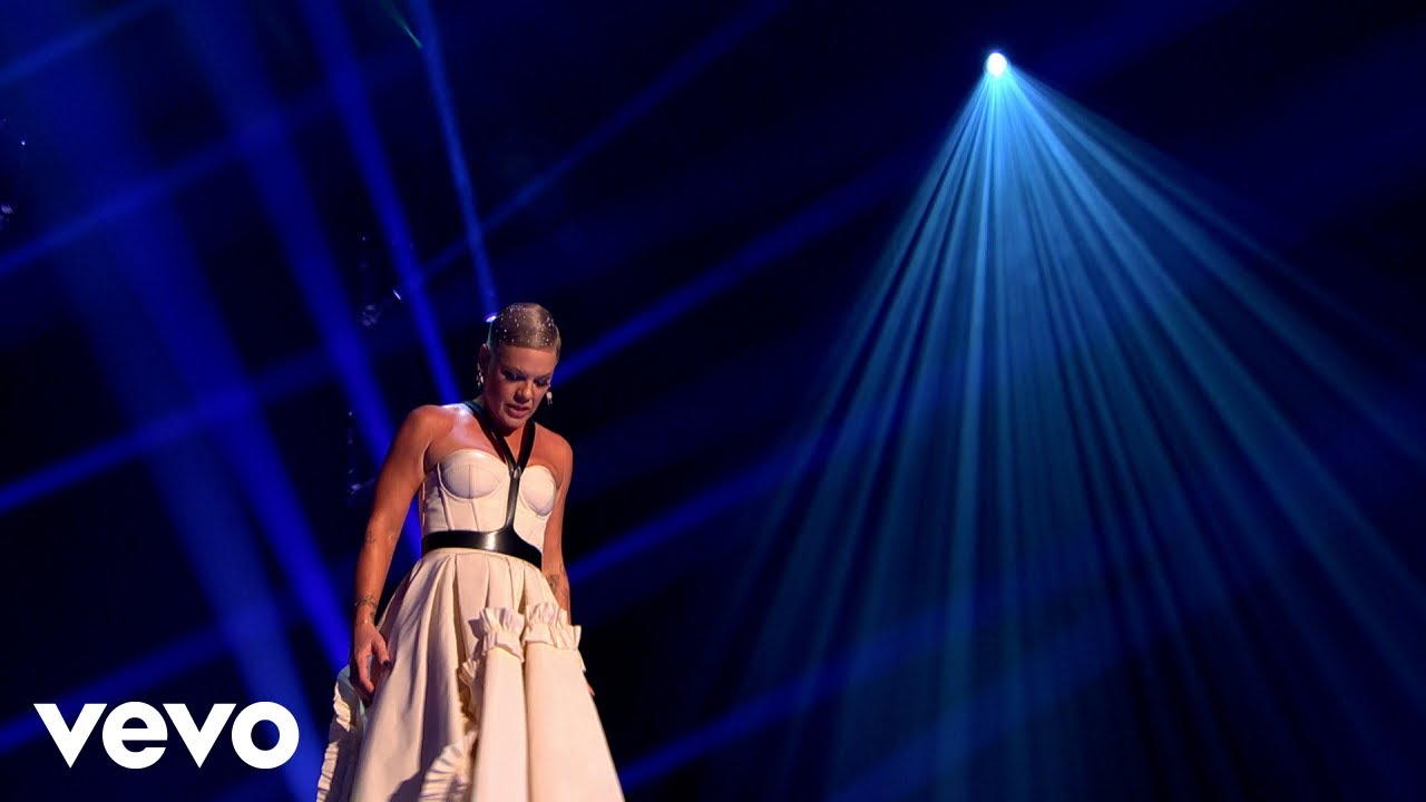 P!NK - TRUSTFALL 