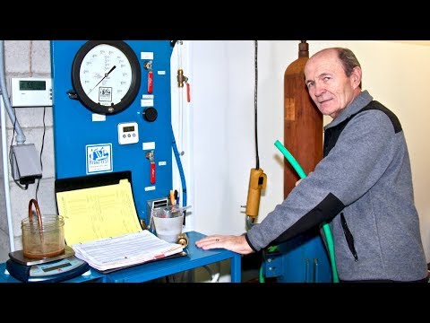 Hydrostatic Testing A Scuba Tank - Scuba Tech Tips: S10E17