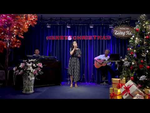 Thể hiện bởi Phương Thùy