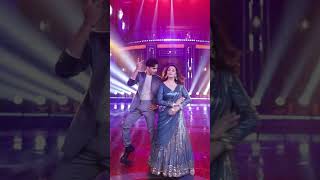 Madhuri Dixit Recreates The #GhagraSong With Ishaan Khatter || Madhuri Dixit Instagram New Reels 🤗