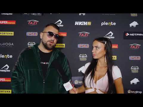 YOUTUBER É NOCAUTEADO DURANTE ENTREVISTA POR LUTADOR