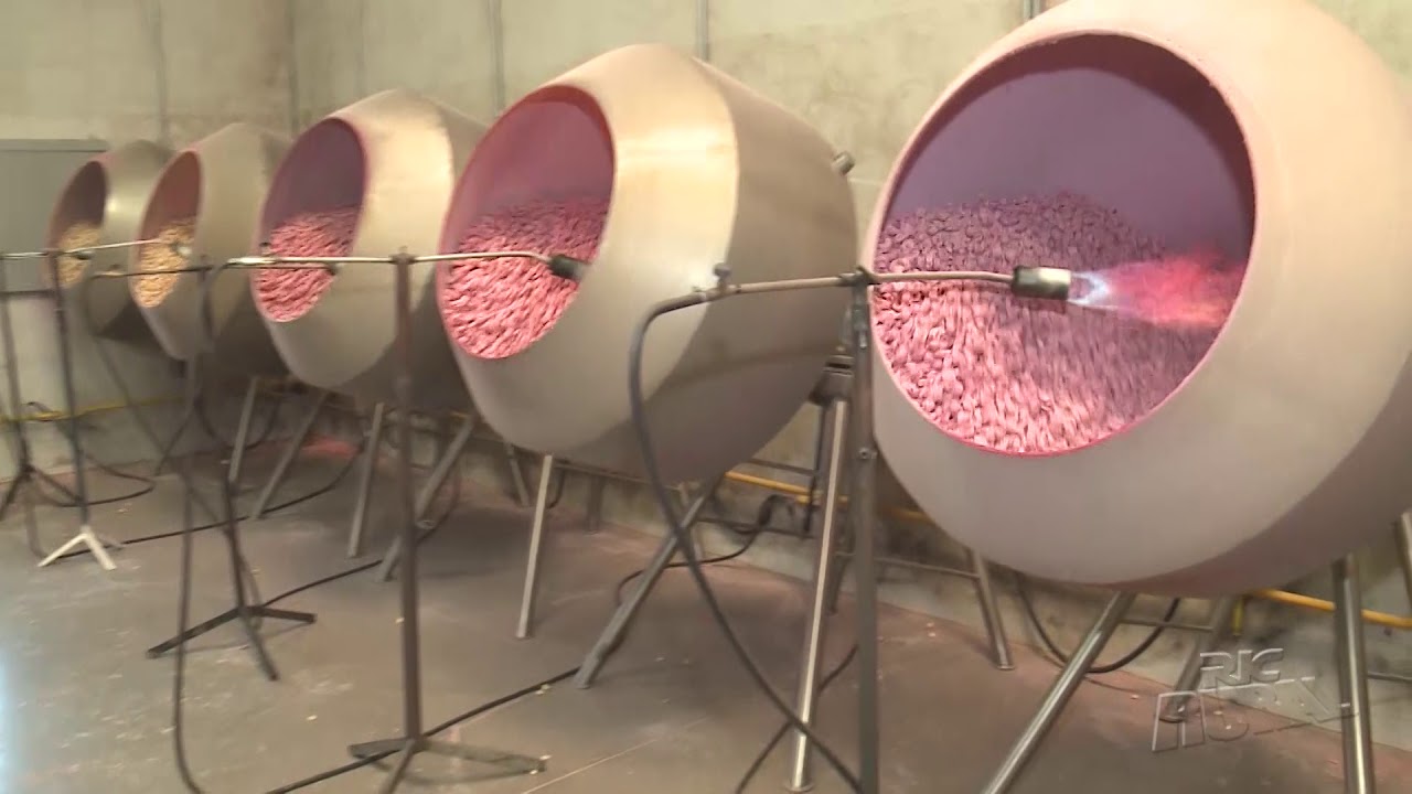 Canhões chamam a atenção em fábrica de pipoca