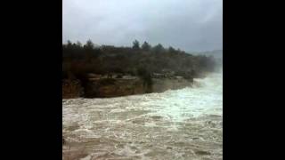 preview picture of video 'Crecida Río Guadalope. Presa de Civán en Caspe'