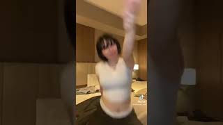 【tiktokで話題】激かわセクシーダンスをするお姉さん【ティックトック】