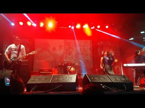 KILLING ME INSIDE-MOVING ON live in Jak Cloth 2015