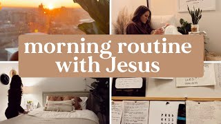 CHRISTIAN GIRL MORNING ROUTINE / how I spend time with God!