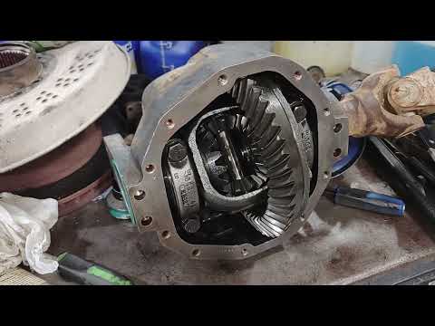 1996 Ford F250 front axle seal replacement & retaining clip removal for the right side.