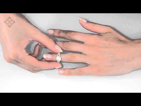 FT73 - Stunning 0.90ct Diamond and 18K White Gold Cluster Ring