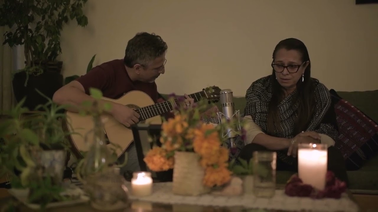 Mientras estaba el agua para el chocolate         Eugenia Ramírez, soprano / Juan Duarte, guitarra