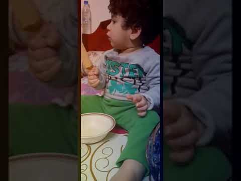 ICE CREAM KHATEIN HUA ABDUL RAHIM IN KO YEH BUHOT PASSAND HEI..