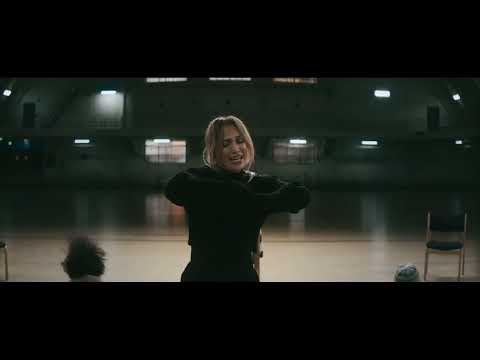 Videoclip de Broken Like Me — Jennifer Lopez