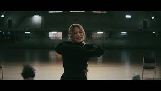 JENNIFER LOPEZ -  Broken Like Me