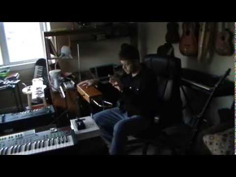 Moog Theremin as a Midi Controller for SampleMoog