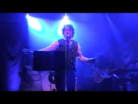 Videoclip de Besa Al Tonto — Miguel Mateos