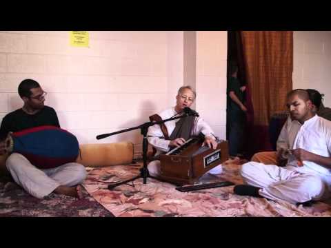Bhajan - 24hr Kirtan - Mukunda Datta das - 1/26