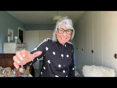 SPRING BEACH WALKS, MY DAILY EXERCISES AT HOME AND A NEW SKINCARE ROUTINE.