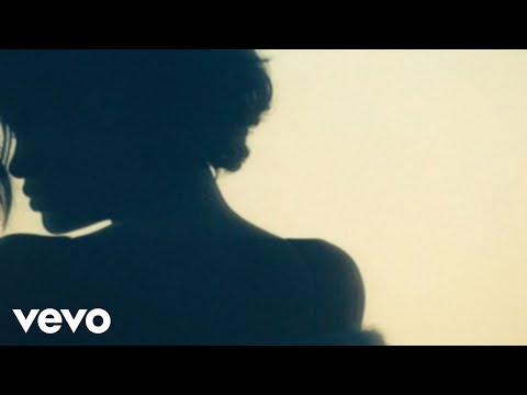 Video per il significato della canzone Diamonds di Rihanna