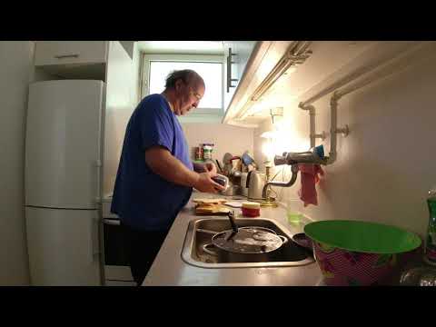 MongoTV_4838 - Min Frokost - Ristet Toast Med Smør og Ost og Mælk