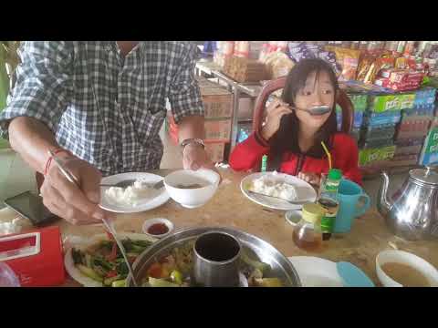 Kampong Chhnang Street Food - Late Lunch - Fish Soup And Fried Beef With Vegetable Video