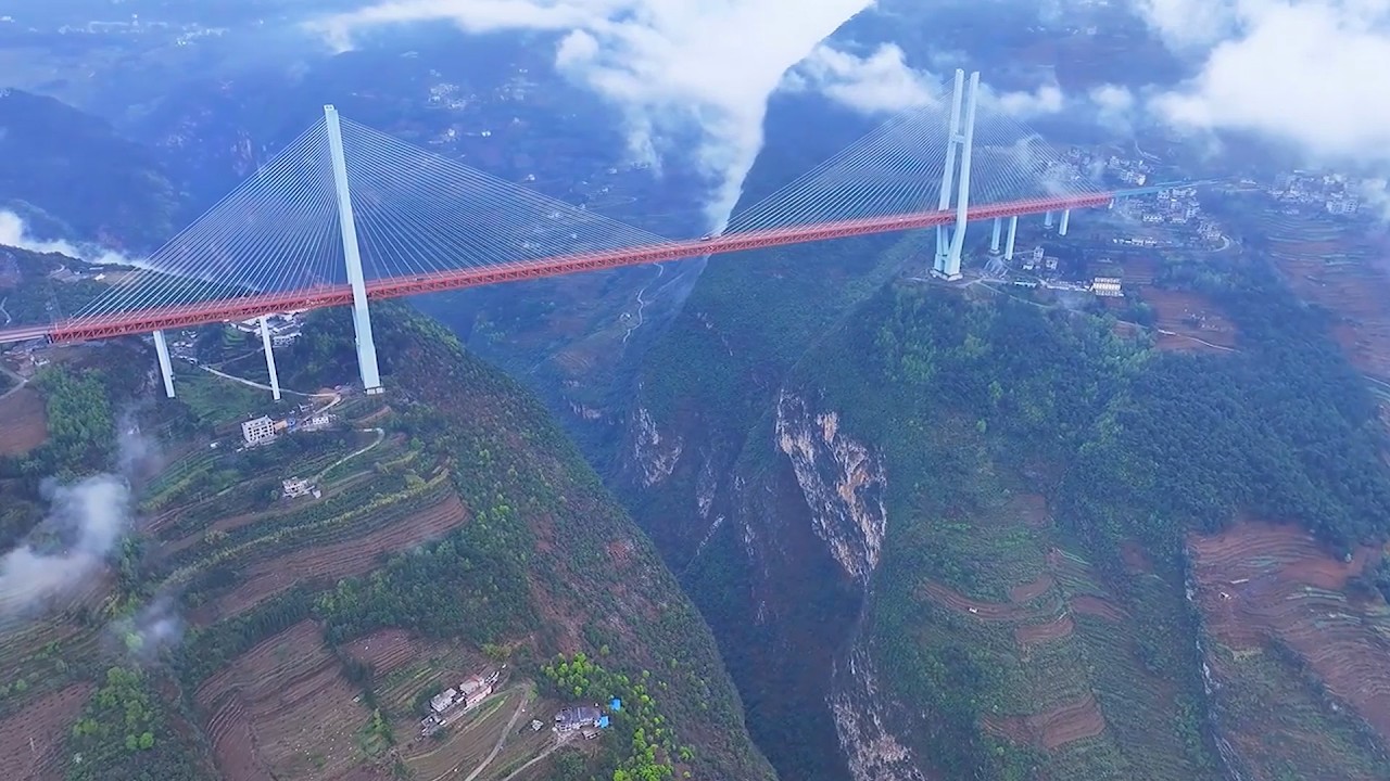 Theworld's largeststeeltrussgirdercable-stayed bridge-Beipanjiang First Bridge世界上最大跨径的钢桁架梁斜拉桥-北盘江第一桥