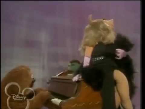 Lynda Hayes vs Miss Piggy-Dont you Love Me anymore-video edit..