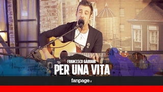 Francesco Gabbani canta 'Per una vita' a Fanpage Town