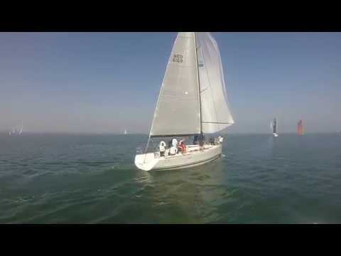 First 40 Team Elke performing a symetrical Spi Set